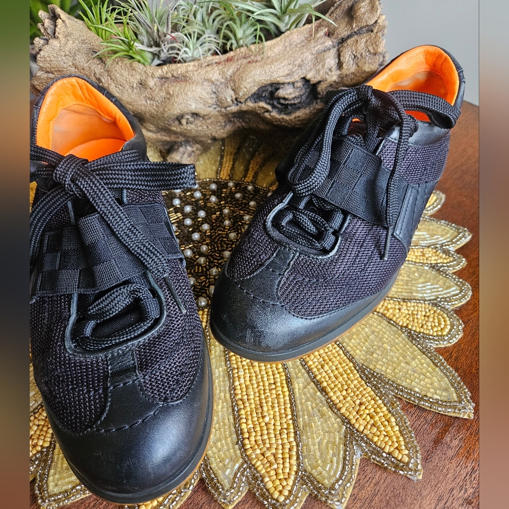 Authentic Louis vuitton sneakers 35.5 size